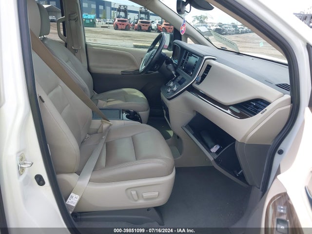 5TDYZ3DC8LS073164 Toyota SIENNA XLE