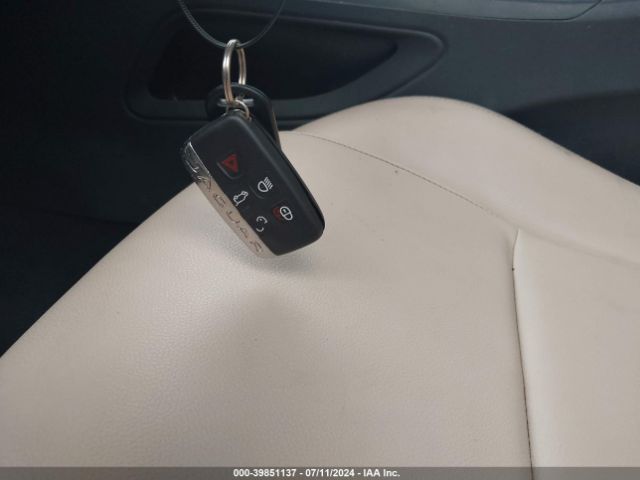 SADCJ2FX2JA268493 Jaguar F-pace 25t Premium