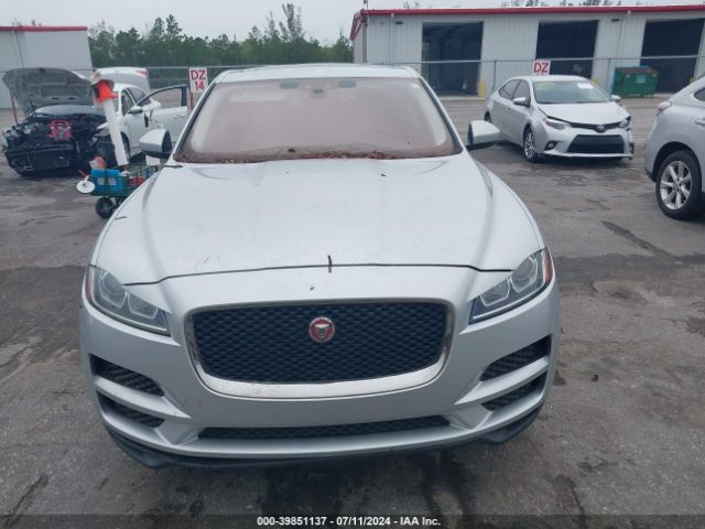 SADCJ2FX2JA268493 Jaguar F-pace 25t Premium