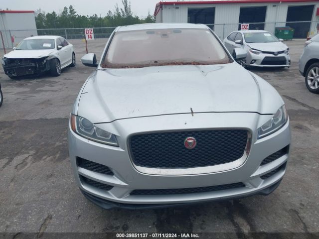 SADCJ2FX2JA268493 Jaguar F-pace 25t Premium