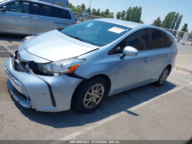 Toyota Prius V Two 2015 JTDZN3EU8FJ015953 Image 2