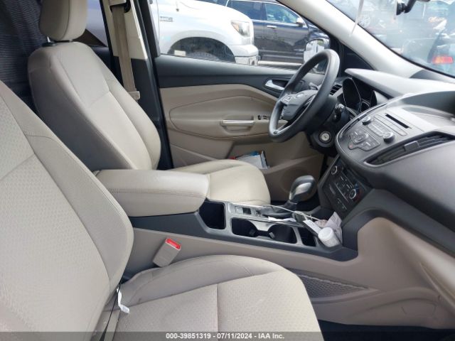 1FMCU9GD8JUB00951 Ford ESCAPE SE
