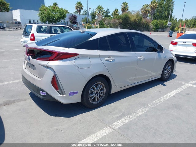 Toyota Prius Prime Premium 2018 JTDKARFPXJ3101724 Image 4