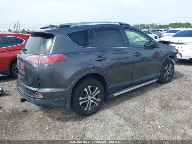 Toyota RAV4 LE 2017 JTMZFREV8HJ108550 Image 4
