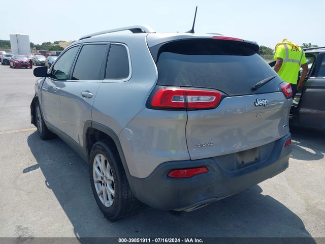 1C4PJMCS6GW157572 Jeep Cherokee Latitude