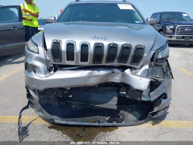1C4PJMCS6GW157572 Jeep Cherokee Latitude