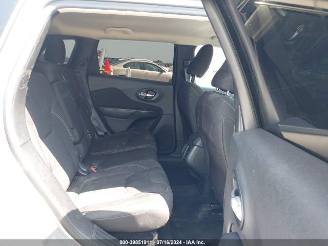 1C4PJMCS6GW157572 Jeep Cherokee Latitude