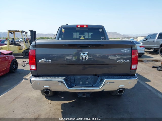 1C6RR7GT0JS215946 RAM 1500 Big Horn Quad Cab 4x4 6'4 Box