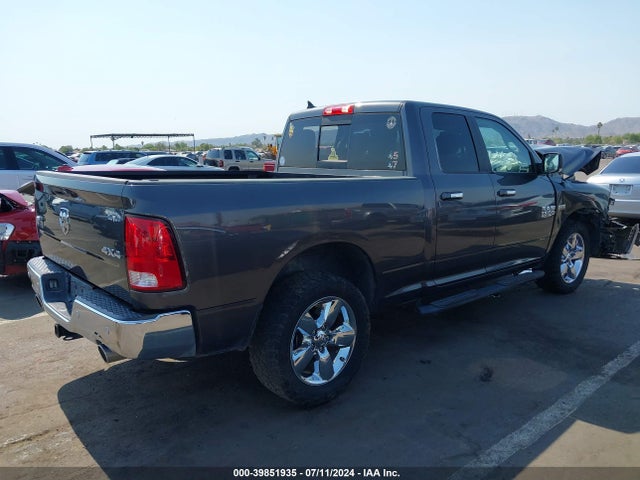 1C6RR7GT0JS215946 RAM 1500 Big Horn Quad Cab 4x4 6'4 Box