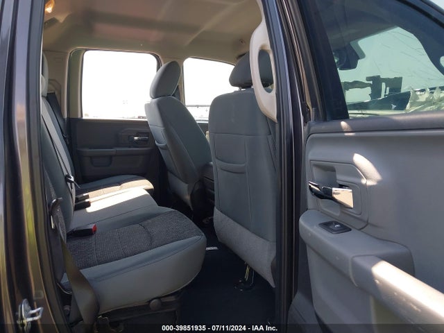 1C6RR7GT0JS215946 RAM 1500 Big Horn Quad Cab 4x4 6'4 Box