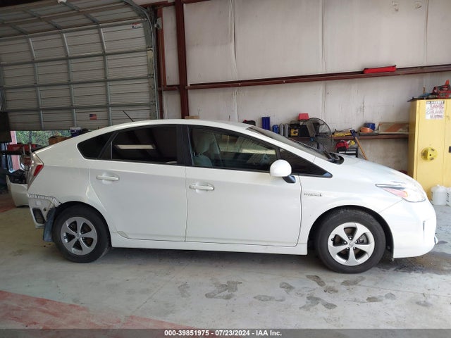 Toyota Prius Three 2015 JTDKN3DU4F0472946 Image 14