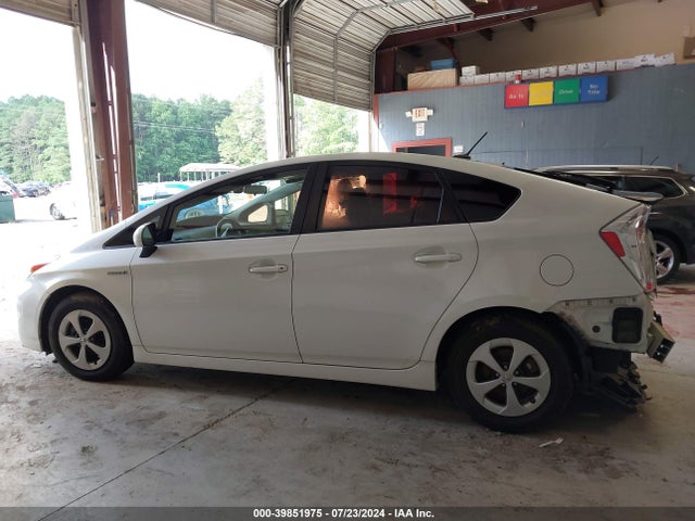 Toyota Prius Three 2015 JTDKN3DU4F0472946 Image 15