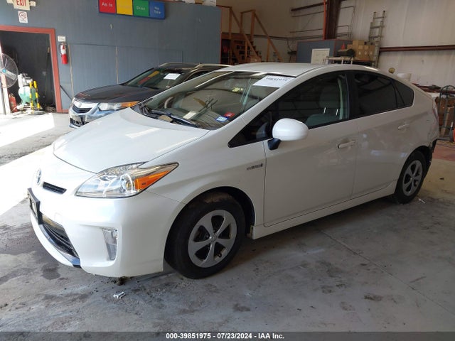 Toyota Prius Three 2015 JTDKN3DU4F0472946 Image 2