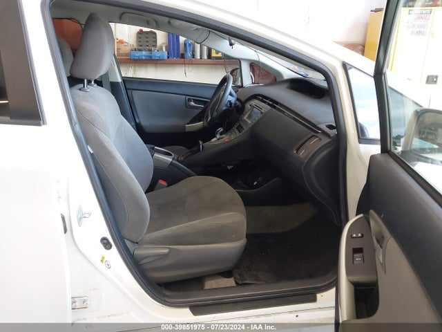 Toyota Prius Three 2015 JTDKN3DU4F0472946 Image 5
