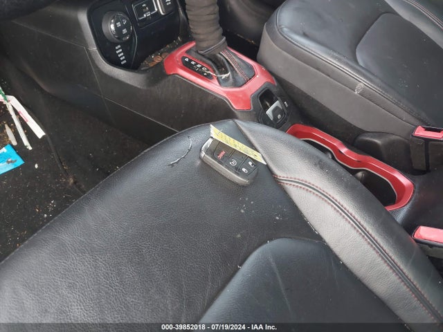 ZACCJBCT2FPB95923 Jeep Renegade Trailhawk