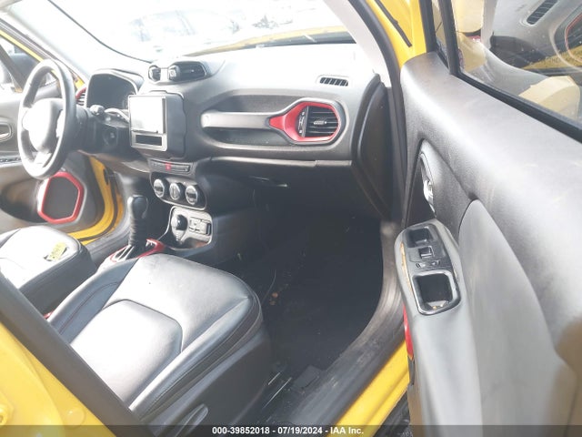 ZACCJBCT2FPB95923 Jeep Renegade Trailhawk