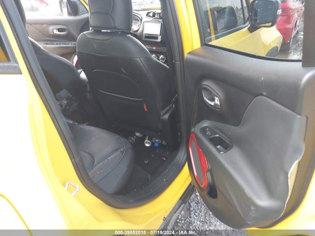 ZACCJBCT2FPB95923 Jeep Renegade Trailhawk