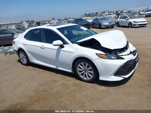 Toyota CAMRY LE 2018 4T1B11HK9JU082222 главное изображение