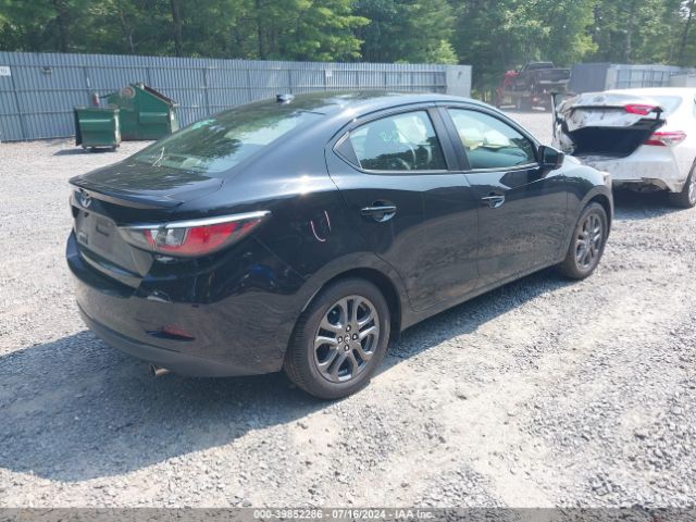 3MYDLBYV3KY528131 Toyota YARIS LE