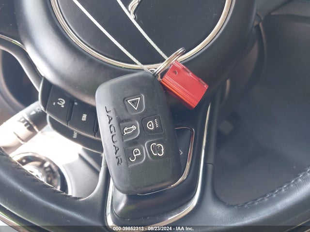 2016 JAGUAR XJ SAJWA1CE1GMW02155 Photo 10