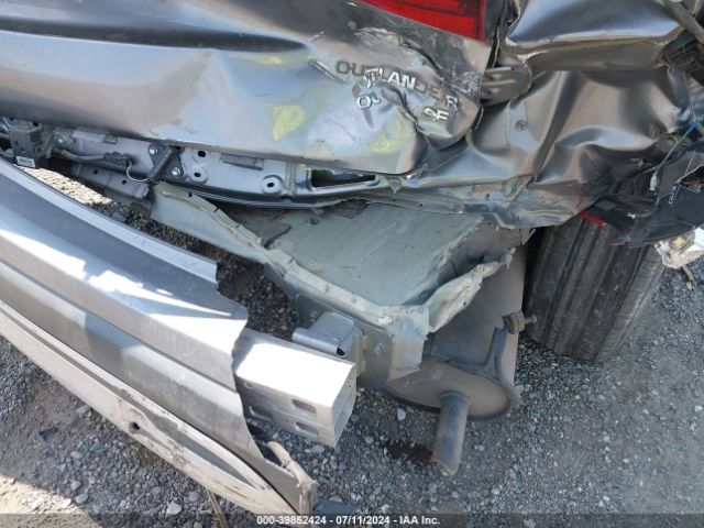 JA4AD3A33KZ007973 Mitsubishi Outlander Se