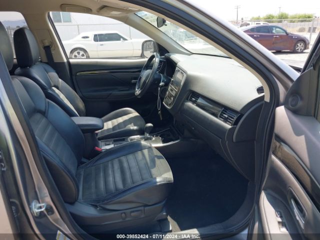 JA4AD3A33KZ007973 Mitsubishi Outlander Se