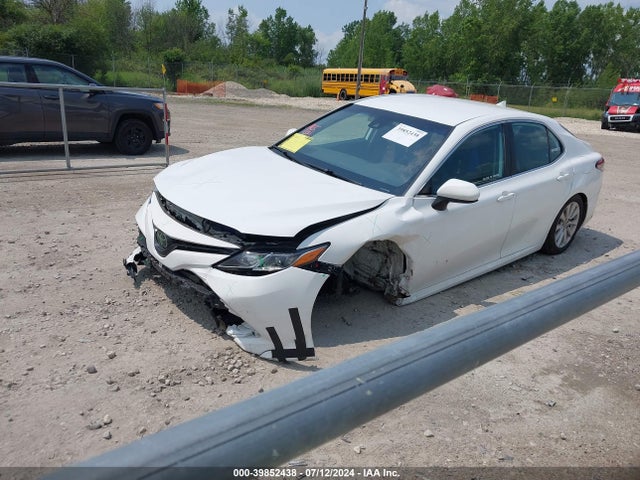 Toyota CAMRY LE 2020 4T1C11AK1LU360998 Image 2