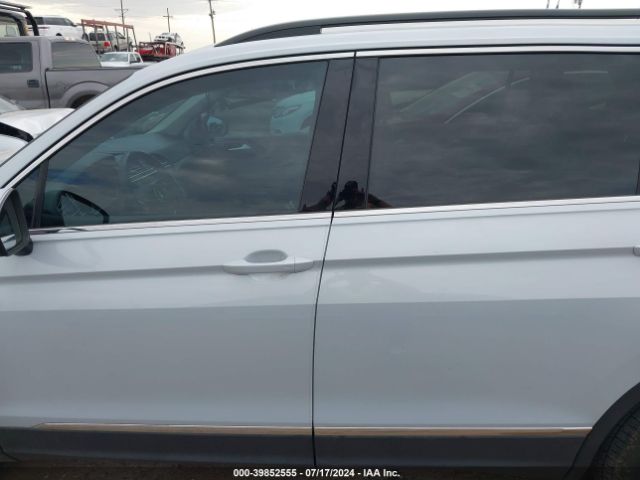 3VV3B7AXXJM180115 Volkswagen Tiguan 2.0t Se/2.0t Sel