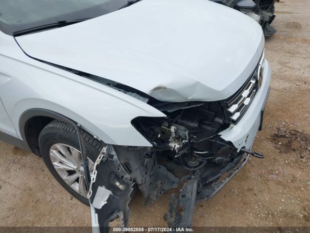 3VV3B7AXXJM180115 Volkswagen Tiguan 2.0t Se/2.0t Sel