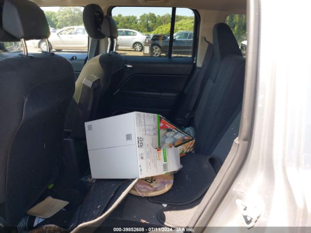 1C4NJPFA8GD711041 Jeep Patriot Latitude