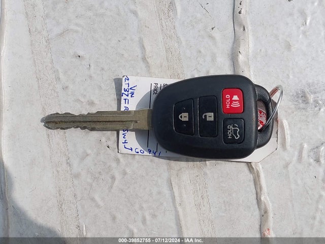 Toyota RAV4 LE 2018 2T3ZFREV8JW460941 Image 11