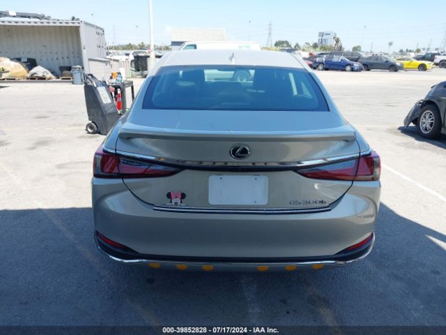 58ADA1C17RU039087 Lexus ES 300H