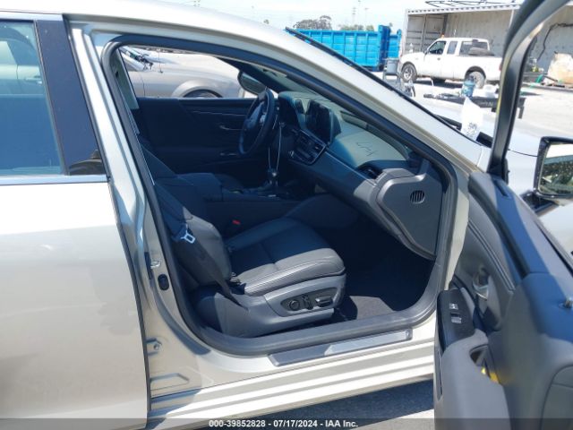 58ADA1C17RU039087 Lexus ES 300H