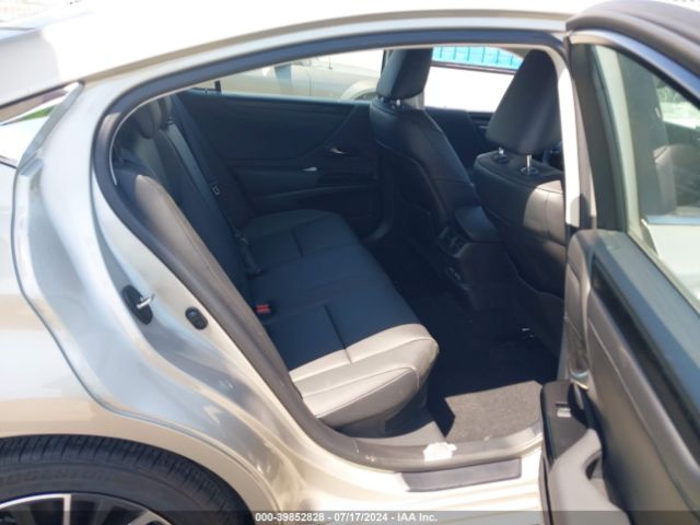 58ADA1C17RU039087 Lexus ES 300H