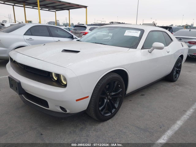 Dodge Challenger Sxt 2018 2C3CDZAGXJH161104 Image 2