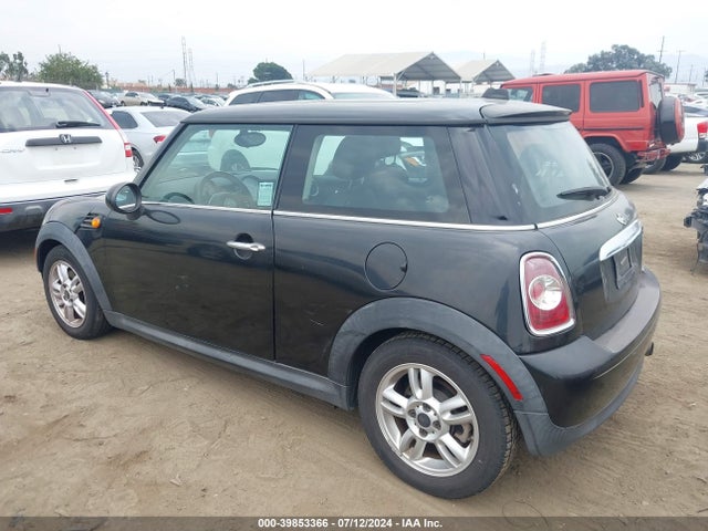 2011 MINI COOPER WMWSU3C59BT091533 Photo 2