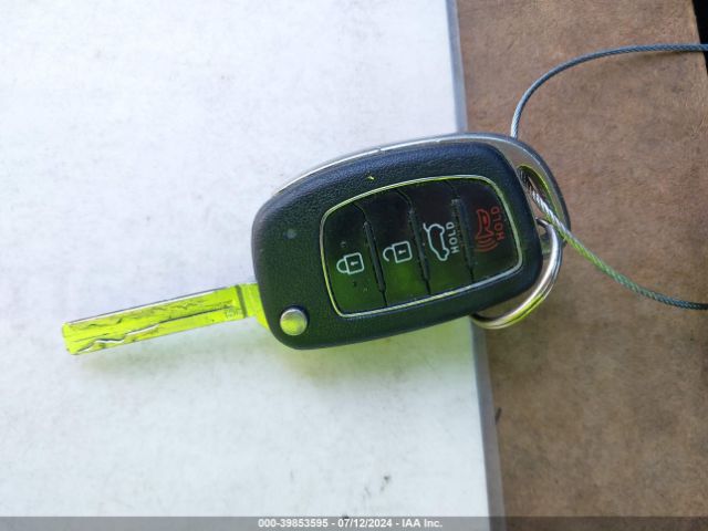 KM8J33A47GU083827 Hyundai TUCSON SE
