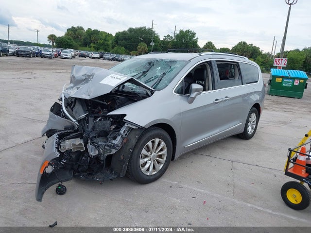 Chrysler Pacifica Touring L 2018 2C4RC1BG5JR217310 Image 2