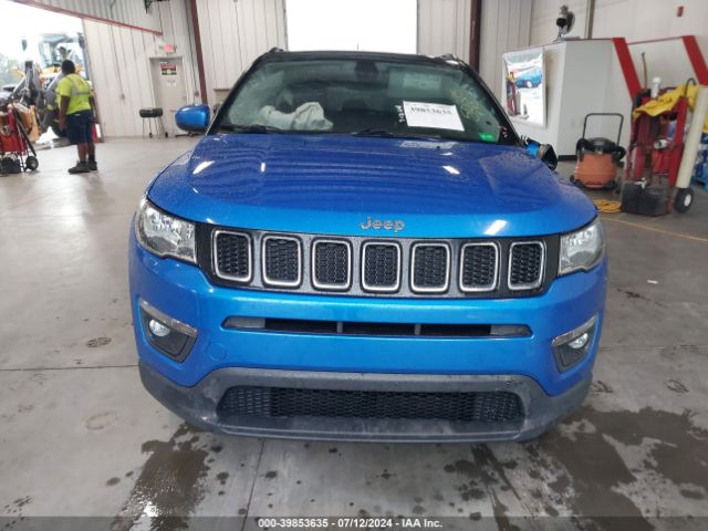 3C4NJCBB0JT134126 Jeep Compass Latitude Fwd