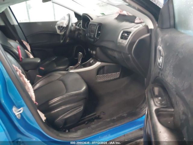 3C4NJCBB0JT134126 Jeep Compass Latitude Fwd