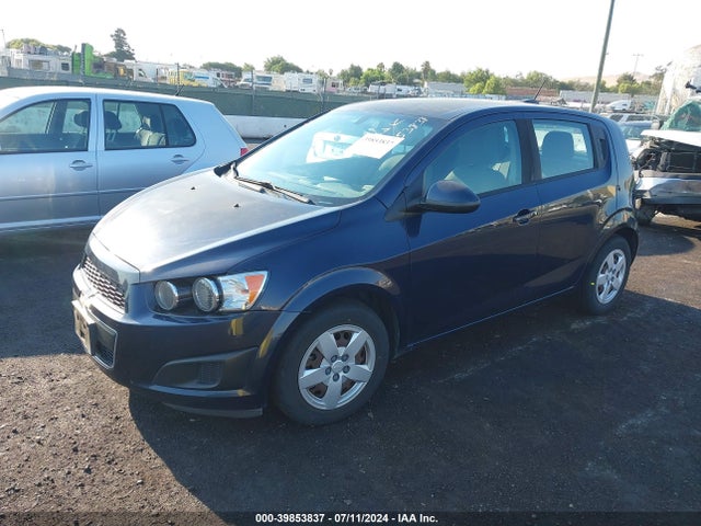 Chevrolet Sonic Ls Auto 2015 1G1JA6SHXF4156287 Image 2