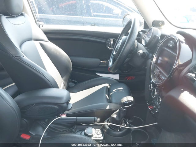 2017 MINI HARDTOP WMWXP5C59H3B77932 Photo 4