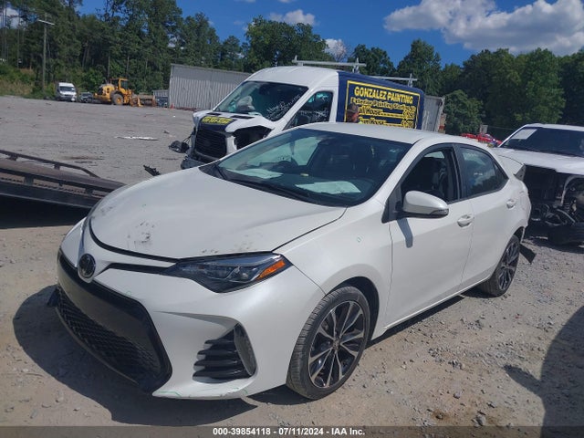 Toyota COROLLA SE 2018 5YFBURHE0JP759885 Image 2