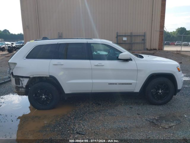 1C4RJEAG0JC300683 Jeep Grand Cherokee Laredo 4x2