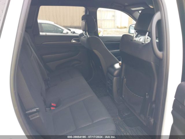 1C4RJEAG0JC300683 Jeep Grand Cherokee Laredo 4x2