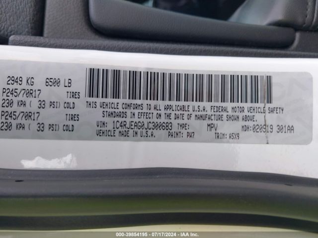 1C4RJEAG0JC300683 Jeep Grand Cherokee Laredo 4x2