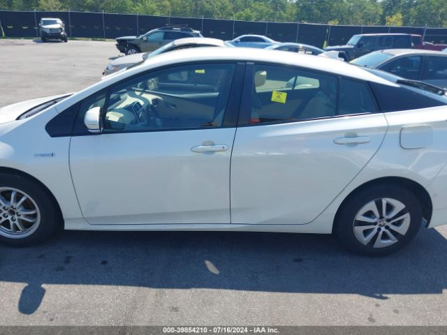 JTDKARFU5H3051962 Toyota Prius Four