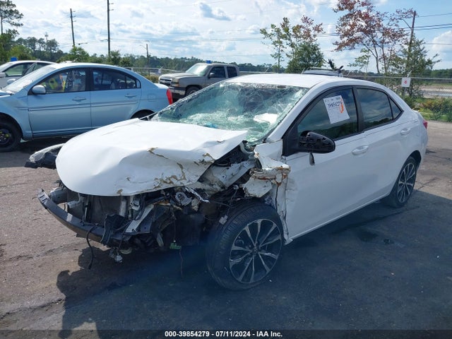 Toyota COROLLA SE 2017 5YFBURHE4HP650811 Image 2