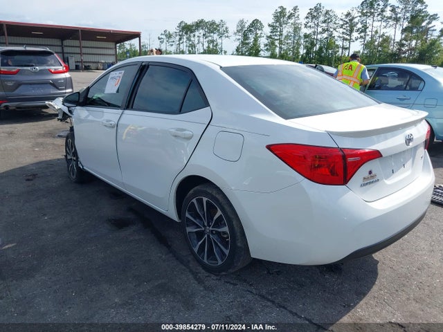 Toyota COROLLA SE 2017 5YFBURHE4HP650811 Image 3
