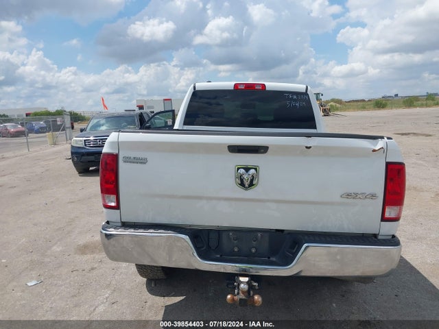 1C6RR7FT0JS302201 RAM 1500 Tradesman Quad Cab 4x4 6'4 Box
